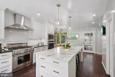 6036 Broad St, Bethesda, MD 20816