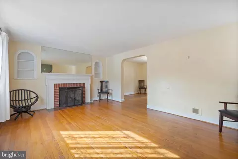 8905 Georgia Ave, Silver Spring, MD 20910 photo 4