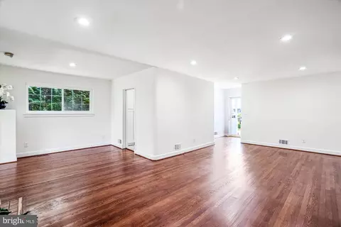 9711 Saxony Rd, Silver Spring, MD 20910 photo 6