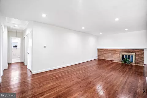 9711 Saxony Rd, Silver Spring, MD 20910 photo 4
