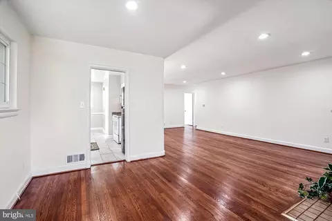 9711 Saxony Rd, Silver Spring, MD 20910 photo 8
