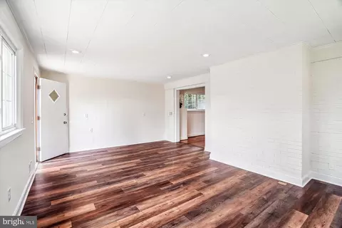 9711 Saxony Rd, Silver Spring, MD 20910 photo 10