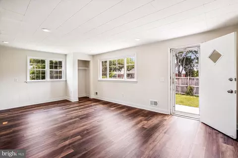 9711 Saxony Rd, Silver Spring, MD 20910 photo 9