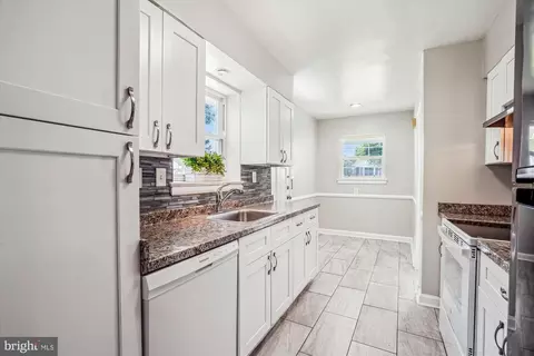 9711 Saxony Rd, Silver Spring, MD 20910 photo 12
