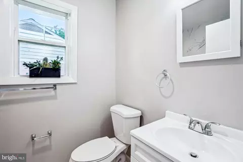 9711 Saxony Rd, Silver Spring, MD 20910 photo 19