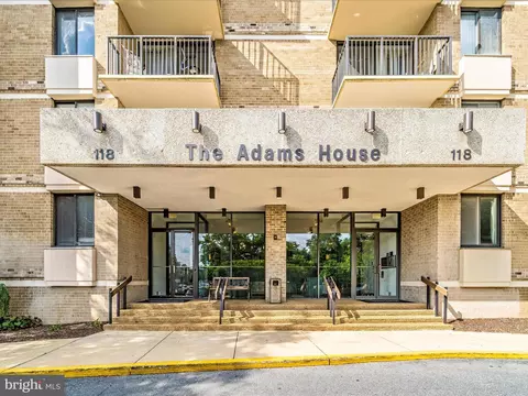 118 Monroe St #1105, Rockville, MD 20850