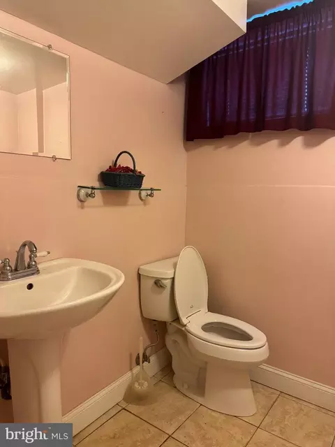 Bath - 137 Fleetwood Ter, Silver Spring, MD 20910 photo 2 of 2
