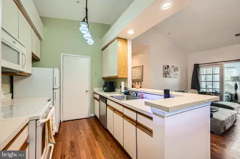 Kitchen - 3307 Sir Thomas Dr #5-B-41, Silver Spring, MD 20904 photo 3 of 5