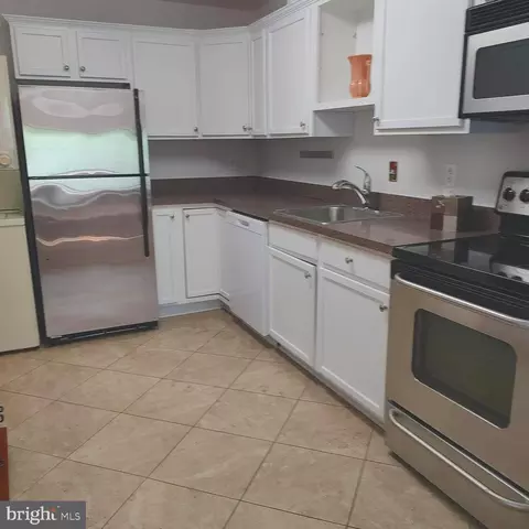 15107 Interlachen Dr #2-302, Silver Spring, MD 20906 photo 3