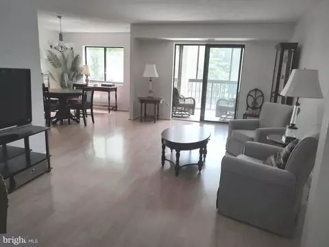 15107 Interlachen Dr #2-302, Silver Spring, MD 20906 photo 2