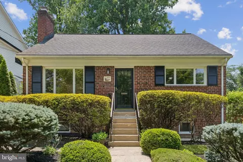 4414 Westbrook Ln, Kensington, MD 20895