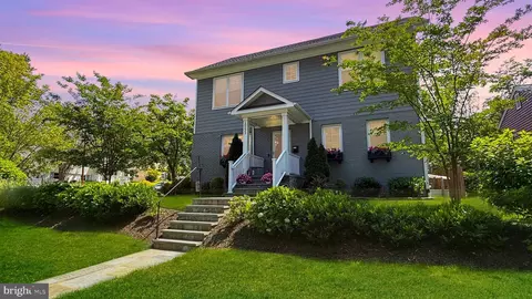 10223 Day Ave, Kensington, MD 20895