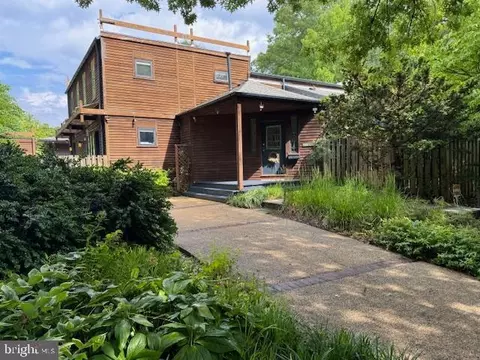 5801 Warwick Pl, Chevy Chase, MD 20815