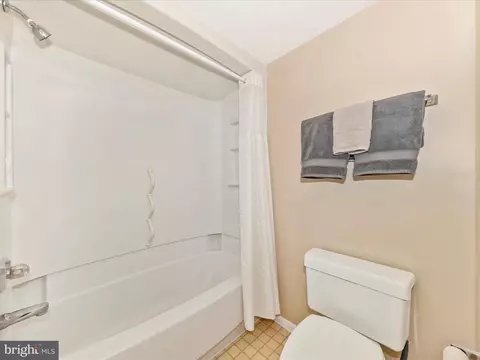 Bath - 15100 Interlachen Dr #4-320, Silver Spring, MD 20906 photo 1 of 3
