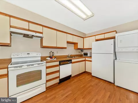Kitchen - 15100 Interlachen Dr #4-320, Silver Spring, MD 20906 photo 1 of 3