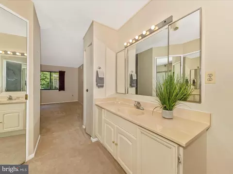 Bath - 15100 Interlachen Dr #4-320, Silver Spring, MD 20906 photo 2 of 3