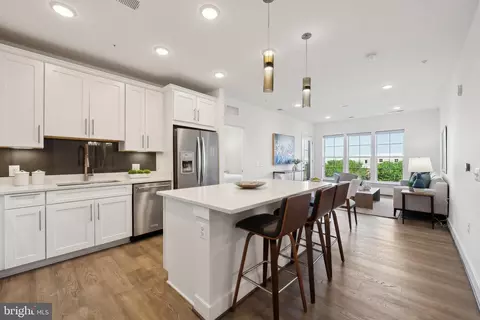 210 Decoverly Dr #407, Gaithersburg, MD 20878