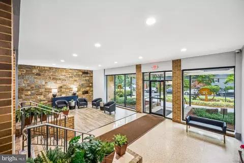 Entry Way - 8601 Manchester Rd #319, Silver Spring, MD 20901 photo 2 of 4