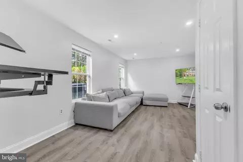 615 Brandon Green Dr, Silver Spring, MD 20904 photo 7