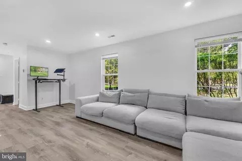 615 Brandon Green Dr, Silver Spring, MD 20904 photo 9
