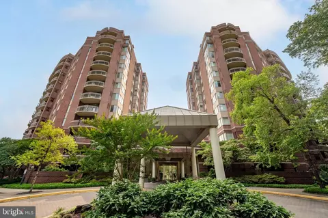 5802 Nicholson Ln #2-702, Rockville, MD 20852