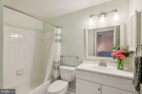 Bath - 611 Concerto Ln, Silver Spring, MD 20901 photo 3 of 4