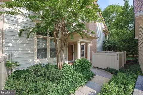 5810 Linden Square Ct, North Bethesda, MD 20852