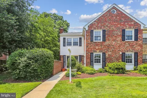 1015 Nelson St #38-101, Rockville, MD 20850