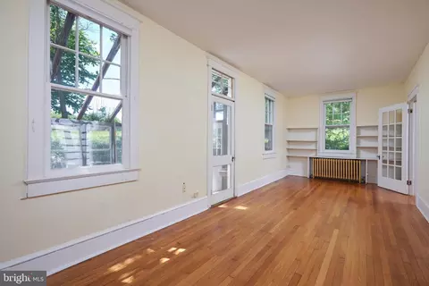 Living - 22500 Old Hundred Rd, Barnesville, MD 20838 photo 3 of 7