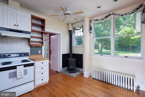 Kitchen - 22500 Old Hundred Rd, Barnesville, MD 20838 photo 1 of 2