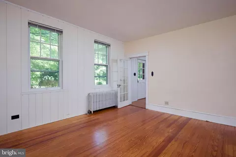 Living - 22500 Old Hundred Rd, Barnesville, MD 20838 photo 6 of 7
