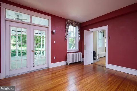 Living - 22500 Old Hundred Rd, Barnesville, MD 20838 photo 5 of 7