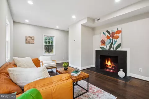 Living - 514 Silver Spring Ave, Silver Spring, MD 20910 photo 2 of 5