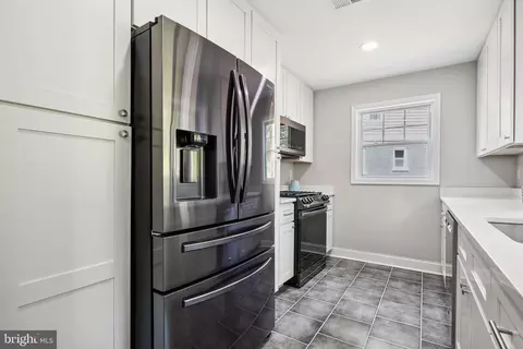 Entry Way - 514 Silver Spring Ave, Silver Spring, MD 20910 photo 3 of 9