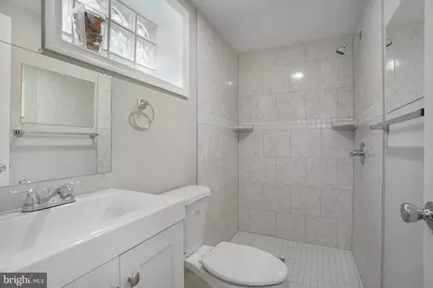 Bath - 514 Silver Spring Ave, Silver Spring, MD 20910 photo 3 of 3