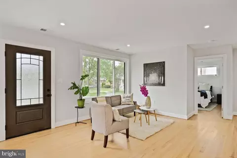 418 Belton Ct, Silver Spring, MD 20901 photo 4
