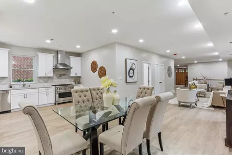 Entry Way - 620 Mississippi Ave, Silver Spring, MD 20910 photo 3 of 11