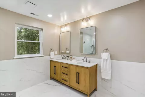 Bath - 620 Mississippi Ave, Silver Spring, MD 20910 photo 2 of 4