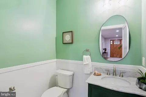 Entry Way - 620 Mississippi Ave, Silver Spring, MD 20910 photo 7 of 11