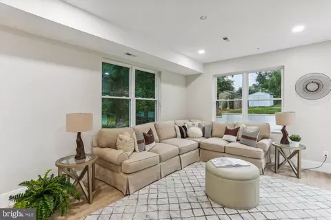 Living - 620 Mississippi Ave, Silver Spring, MD 20910 photo 1 of 3