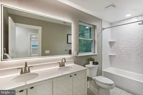 Bath - 620 Mississippi Ave, Silver Spring, MD 20910 photo 4 of 4