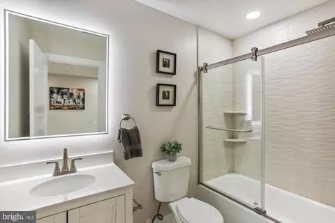 Bath - 620 Mississippi Ave, Silver Spring, MD 20910 photo 3 of 4