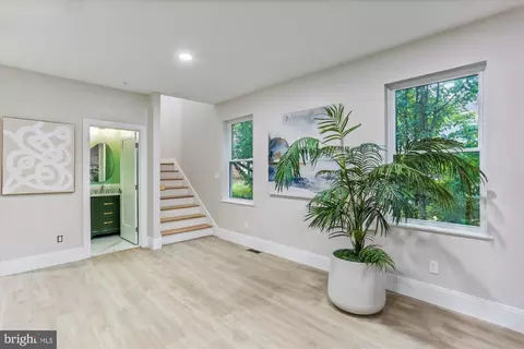Entry Way - 620 Mississippi Ave, Silver Spring, MD 20910 photo 8 of 11