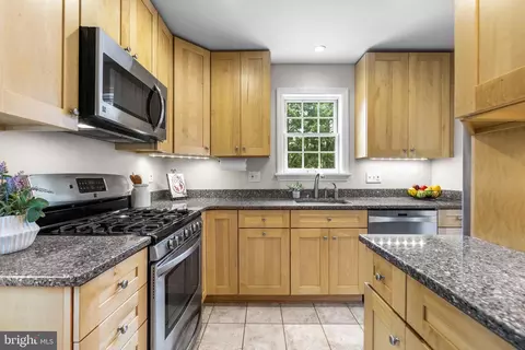 Kitchen - 9922 Rogart Rd, Silver Spring, MD 20901 photo 4 of 5