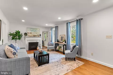 Living - 9922 Rogart Rd, Silver Spring, MD 20901 photo 3 of 6