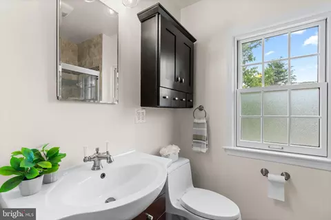 Bath - 9922 Rogart Rd, Silver Spring, MD 20901 photo 2 of 3