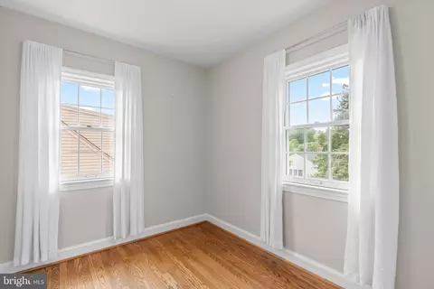 Bedroom - 9922 Rogart Rd, Silver Spring, MD 20901 photo 4 of 8