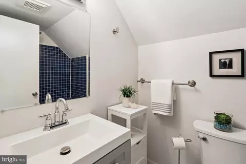 Bath - 10105 Meredith Ave, Silver Spring, MD 20910 photo 3 of 4