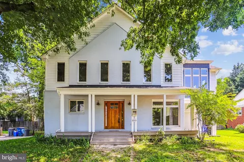 9819 Parkwood Dr, Bethesda, MD 20814