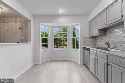 12307 Sandy Point Ct, Silver Spring, MD 20904 photo 5